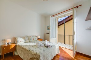 2 bedrooms, free WiFi, bed sheets - La Casa di Maddalena Stresa Centro, Stresa, Italy (Stresa)