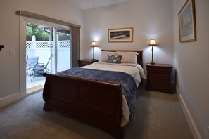 2 bedrooms, iron/ironing board, internet, bed sheets