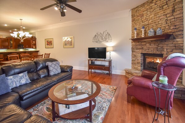 Televisie en een open haard