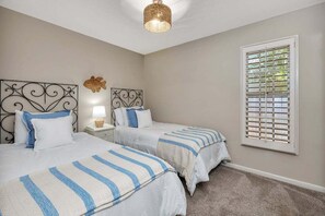 3 slaapkamers, een strijkplank/strijkijzer, gratis wifi, beddengoed