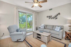 TV - Steps to Beach and Pool (Saint Simons Island)