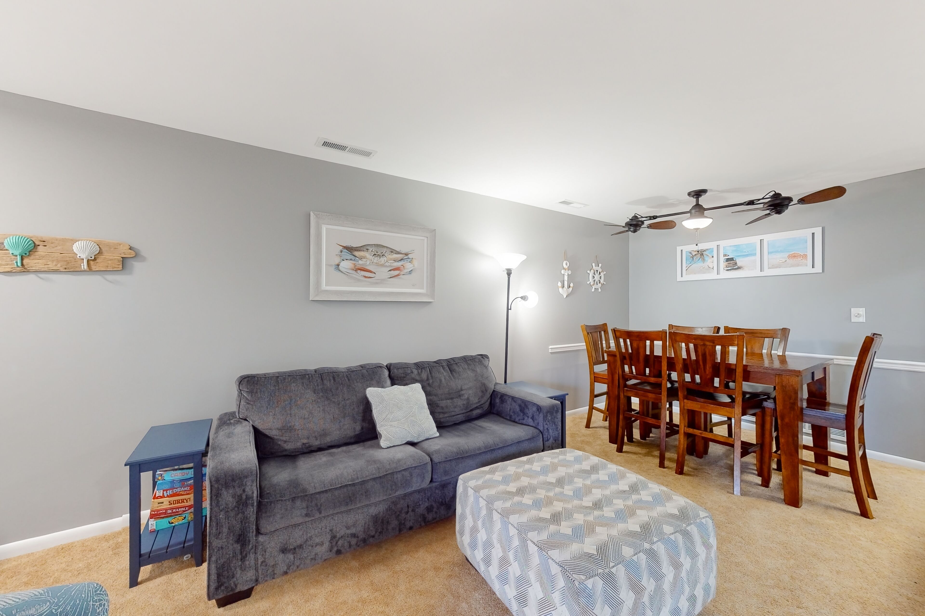 Trendy 1st-floor condo a few blocks from the beach with balcony, & central AC