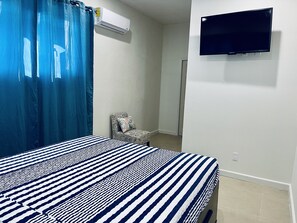 Deluxe Apartment | 1 bedroom, blackout drapes, iron/ironing board, free WiFi - Cheekz Loft (Nassau)