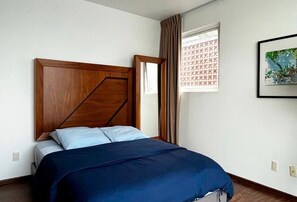1 habitación, tabla de planchar con plancha, wifi y ropa de cama