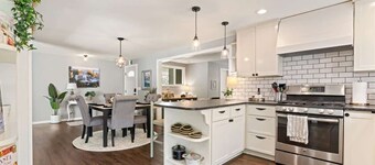 Boise Group Retreat • Main Home + Guest Suite • Sleeps 14