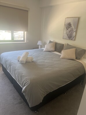 3 Schlafzimmer, Schreibtisch, Bügeleisen/Bügelbrett, Reisekinderbett