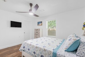 2 bedrooms, desk, free WiFi, bed sheets - Relaxing Duplex Retreat - Beaches, Hospital, Food (Foley)