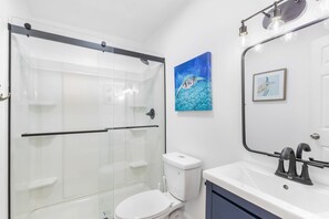Doccia, asciugacapelli, asciugamani, sapone