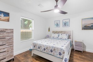 2 bedrooms, desk, free WiFi, bed sheets - Relaxing Duplex Retreat - Beaches, Hospital, Food (Foley)