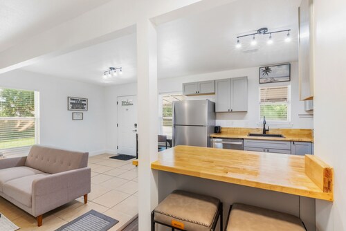 Relaxing Duplex Retreat - Beaches, Hospital, Food