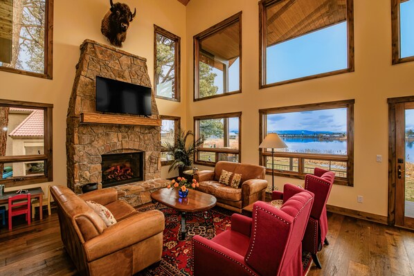 Télévision, cheminée