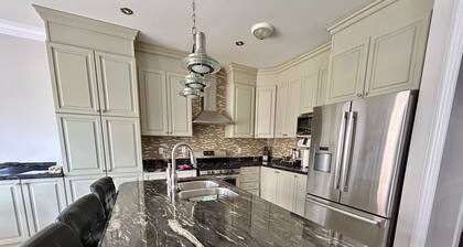 Modern Retreat ~ Fully Equipped ~ Patio ~ Brampton