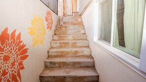 Interior - Large family home with big backyard! Near Zion National Park! Sleeps 10! (Kanab)