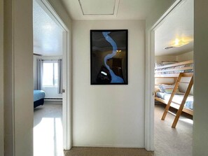 5 bedrooms, desk, travel cot, WiFi - Large family home with big backyard! Near Zion National Park! Sleeps 10! (Kanab)