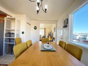 Dining - Large family home with big backyard! Near Zion National Park! Sleeps 10! (Kanab)