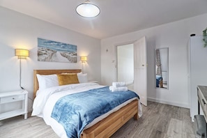 3 bedrooms, iron/ironing board, free WiFi, bed sheets