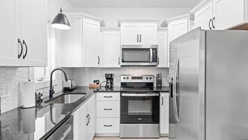 Frigorífic, microones, forn i placa de cuina