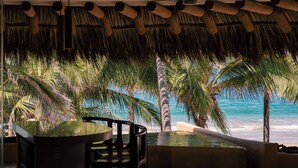 Vila Junior, pemandangan pantai | Teras/patio