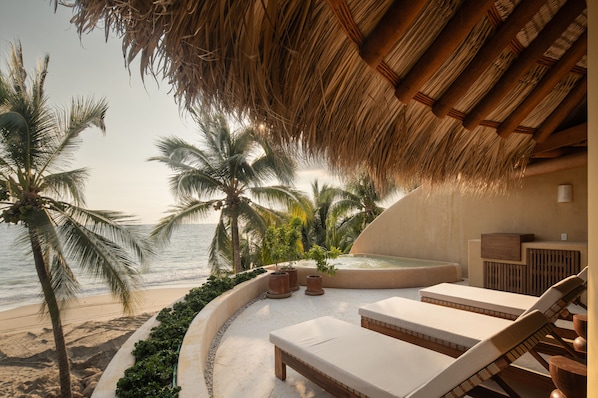 Areca 301 | Private pool
