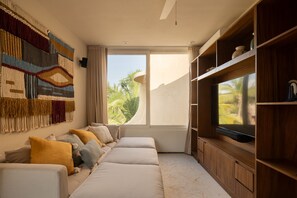 Areca 301 | Premium bedding, in-room safe, individually furnished, laptop workspace - Mar de Coco Beach Front Villas (Barra de Potosi)