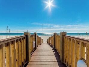 På stranden