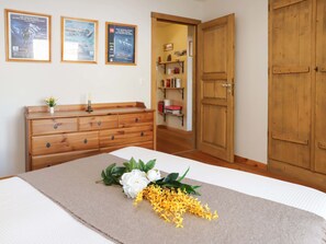 3 chambres, bureau, accès à Internet
