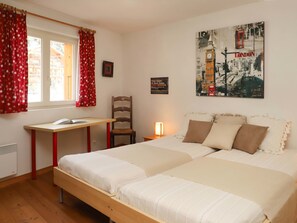 3 chambres, bureau, accès à Internet