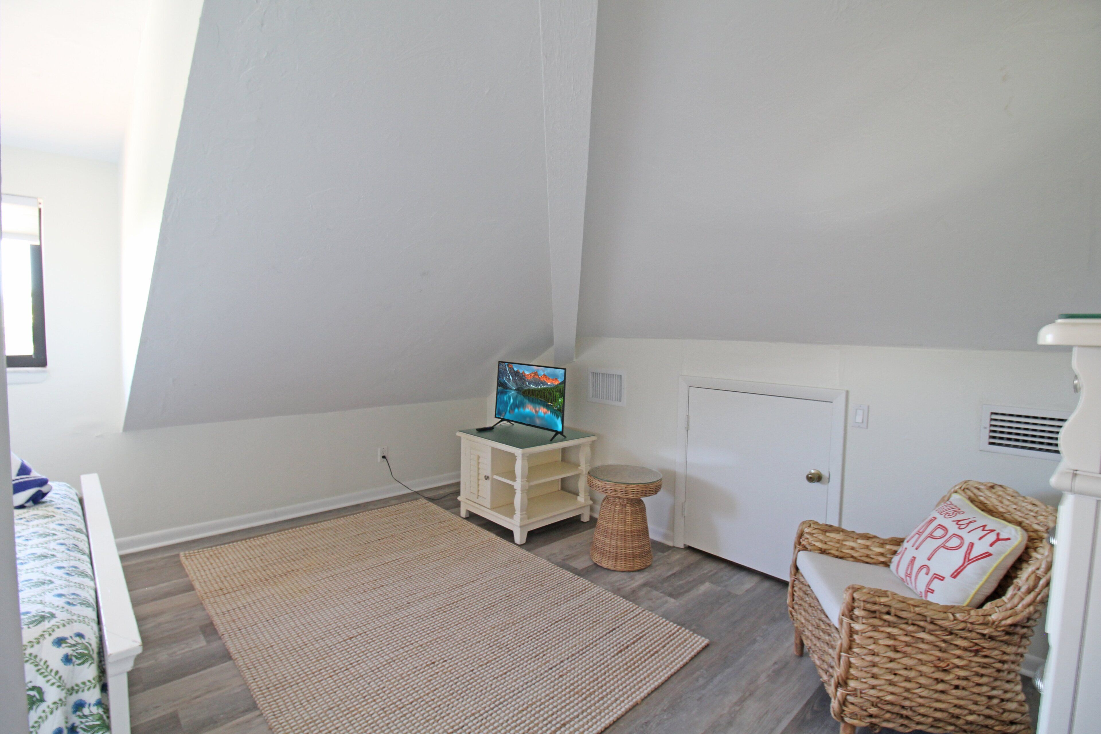 3 bedrooms, iron/ironing board, WiFi (free), bed sheets