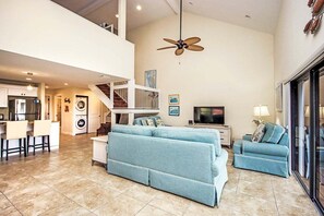 Smart TV - Pet Friendy 3-BR Retreat with Gulf Views & Crows Nest Balcony - Signal Inn 18 (Sanibel)