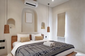 Villa, 2 Bedrooms, Pool View | Egyptian cotton sheets, premium bedding, in-room safe, free WiFi - Villa Rosado Canggu (Canggu)