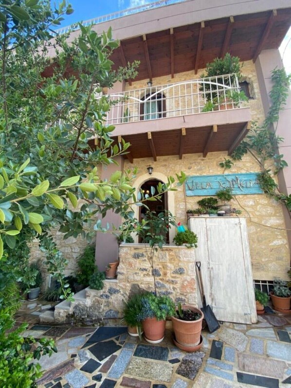 Exterior detail - Villa Kamelia-Renovated old house-South Crete (Galia)