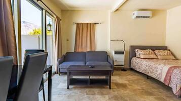 1 habitación, wifi y ropa de cama