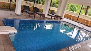 Indoor pool - Sapana Meadows by Nanu Resorts (Betalbatim)