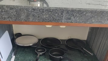 Family Apartment | Makan dalam bilik