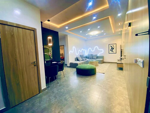 Your Dream Lekki Retreat: 24/7 Power, Style & Comfort, High Speed WiFi & Parking