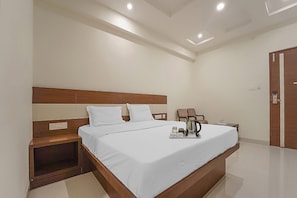 Classic Double Room | Bed sheets - Collection O Hotel Subashree (Coimbatore)