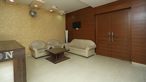Unclassified image, 2 of 21, button - Townhouse 1346 Hotel Kolam (Dehradun)