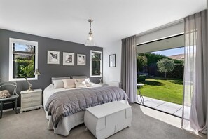 3 bedrooms, desk, iron/ironing board, WiFi