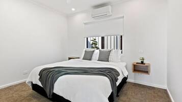 Apartment, 1 King Bed, Beach View