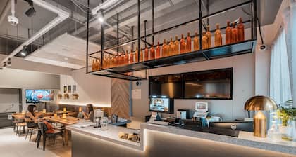 Joy Hongqiao Airport and Railway Hotel