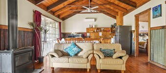 StayAU 3BR Quaint Countryside Cottage