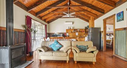 StayAU 3BR Quaint Countryside Cottage