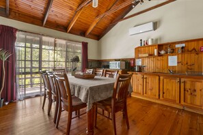 Dining room - StayAU 3BR Quaint Countryside Cottage (Badger Creek)