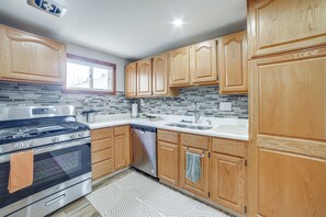 Frigorifero, microonde, forno, piano cottura