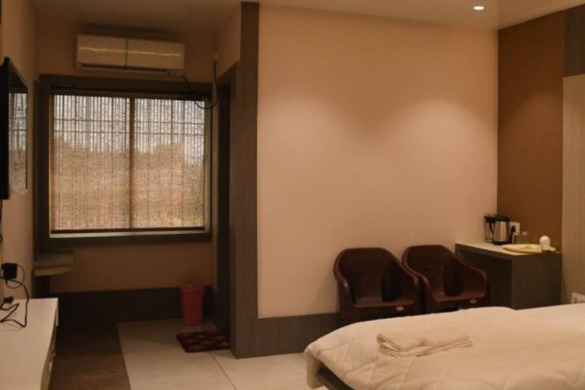 Soundproofing, iron/ironing board (on request), WiFi (free), bed sheets