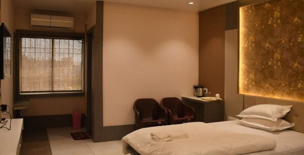 Soundproofing, iron/ironing board, free WiFi, bed sheets