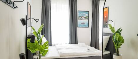 1 bedroom, desk, iron/ironing board, WiFi