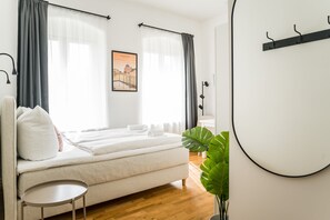 1 chambre, bureau, fer et planche à repasser, Wi-Fi