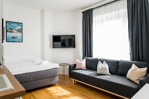 1 bedroom, desk, iron/ironing board, WiFi