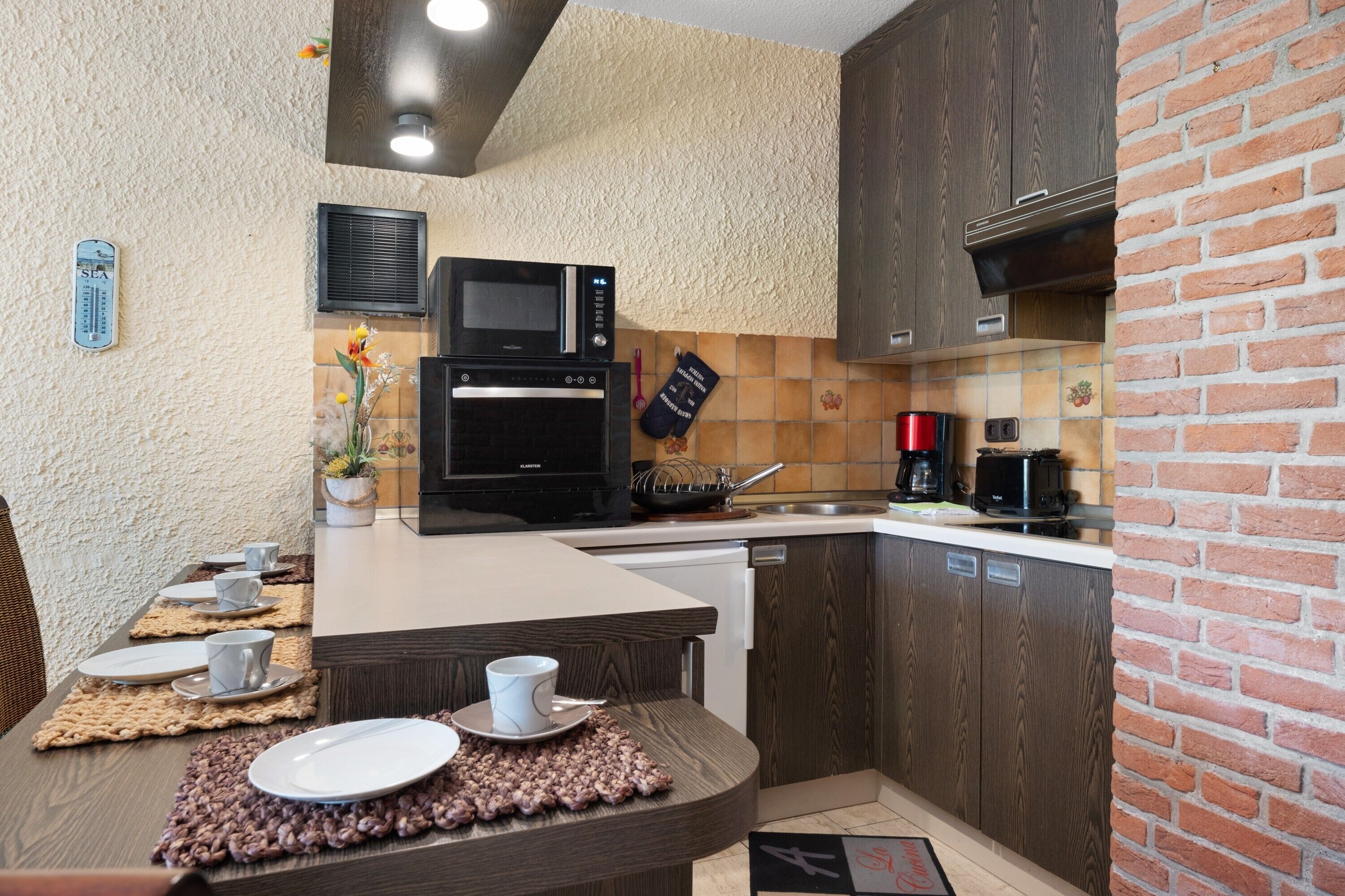 Kühlschrank, Mikrowelle, Ofen, Herdplatte